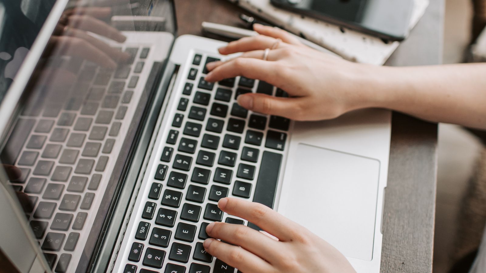 Internet pour micro-entrepreneur : quel abonnement et quel budget en 2026 ?