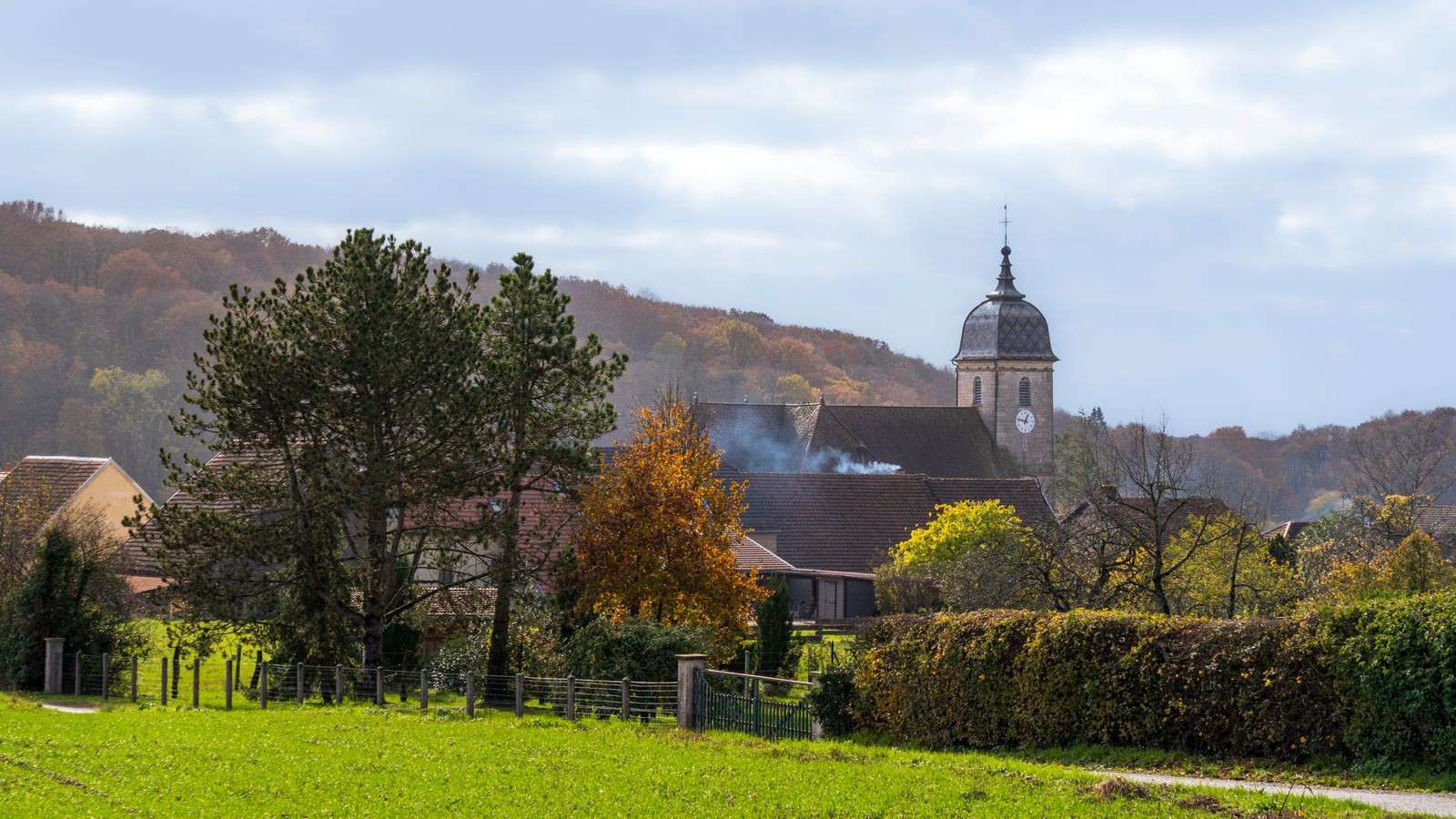 Village français rural privé d'internet après une coupure de câble télécom