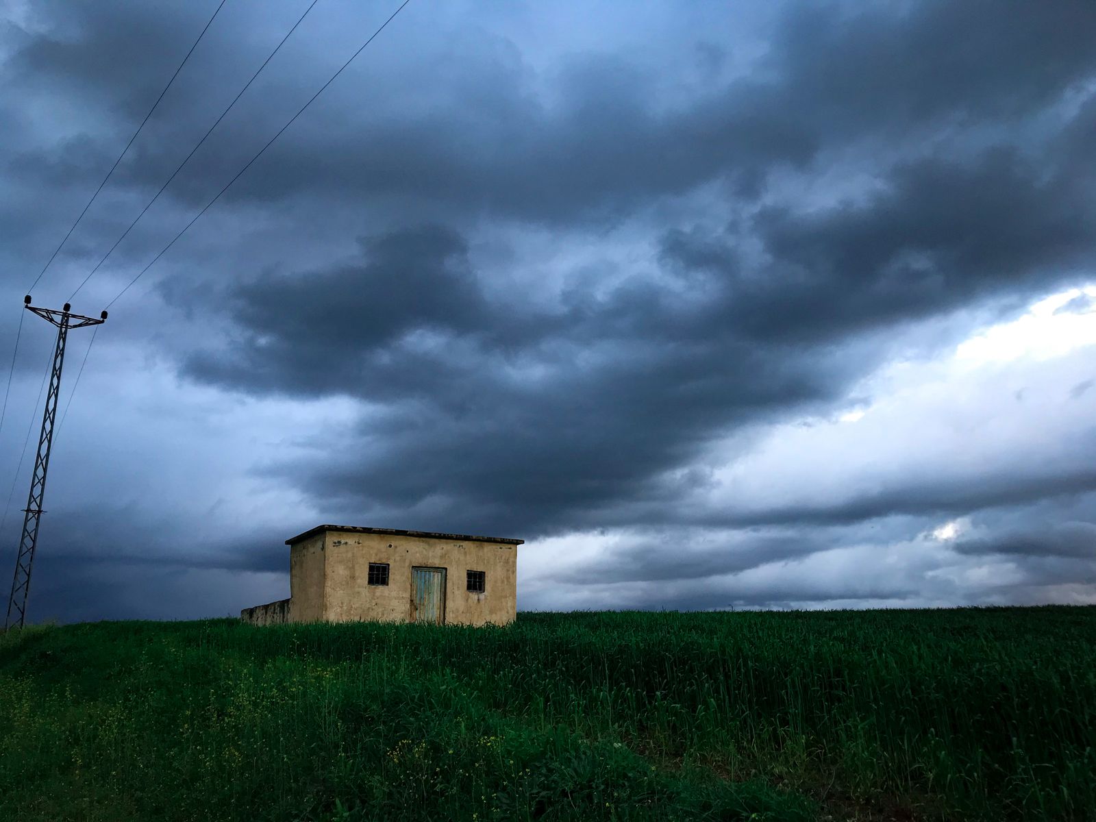 Tempête, intempéries : pourquoi internet reste coupé des jours entiers