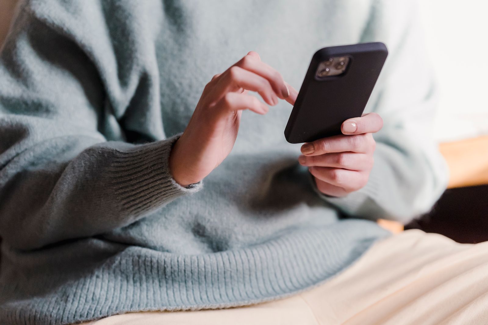 Réviser le code de la route sur smartphone grâce à un forfait mobile adapté