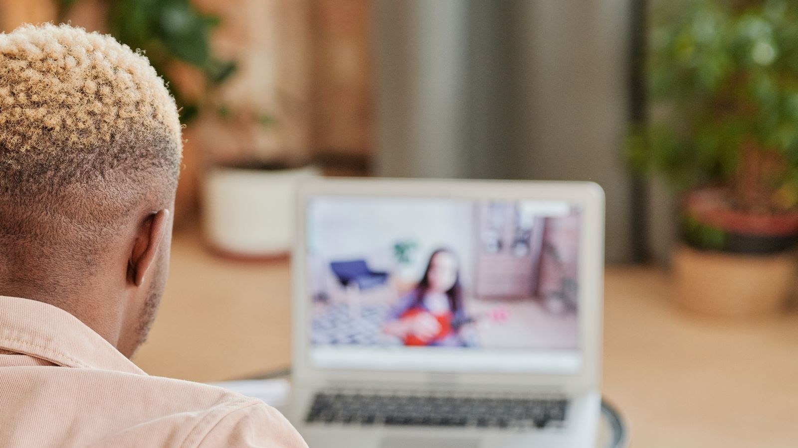 Cours de musique en ligne : guitare, piano, chant en visio sans fibre, quelle connexion ?