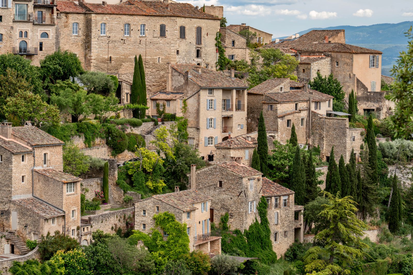 Hameau, lieu-dit, écart : pourquoi la fibre s'arrête au bourg et comment avoir internet chez vous
